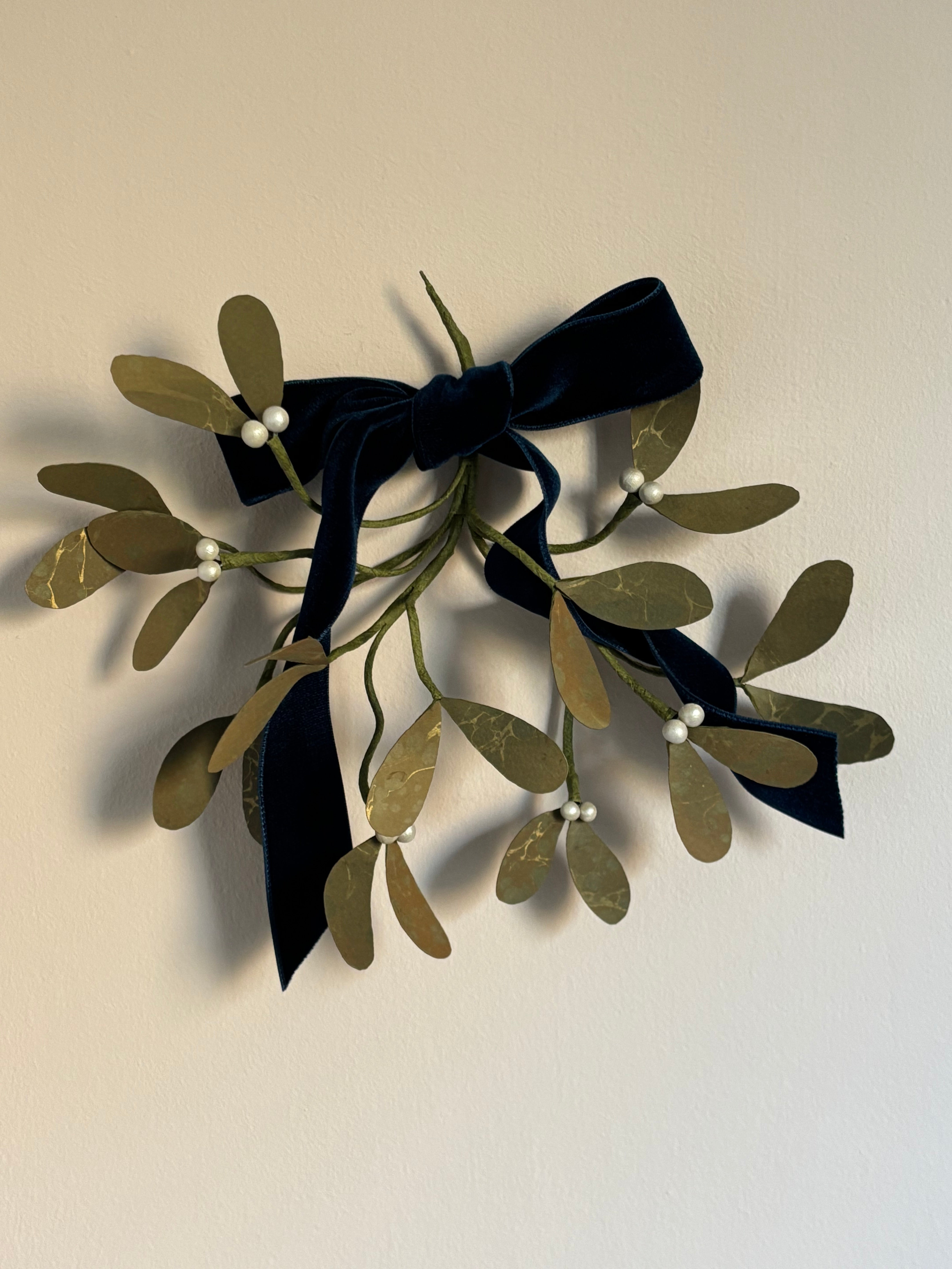 Paper Mistletoe (1204)