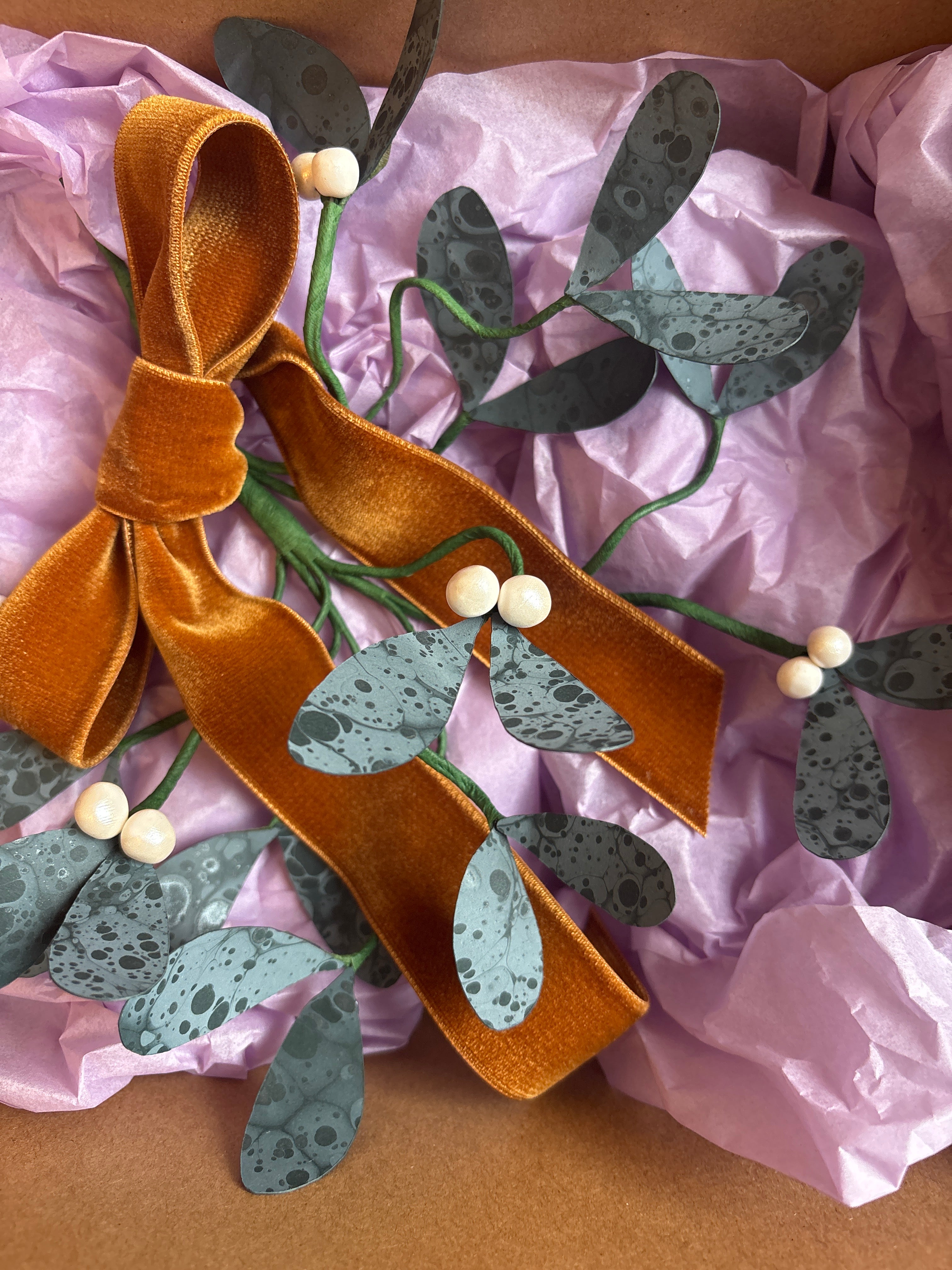 Paper Mistletoe (2509)