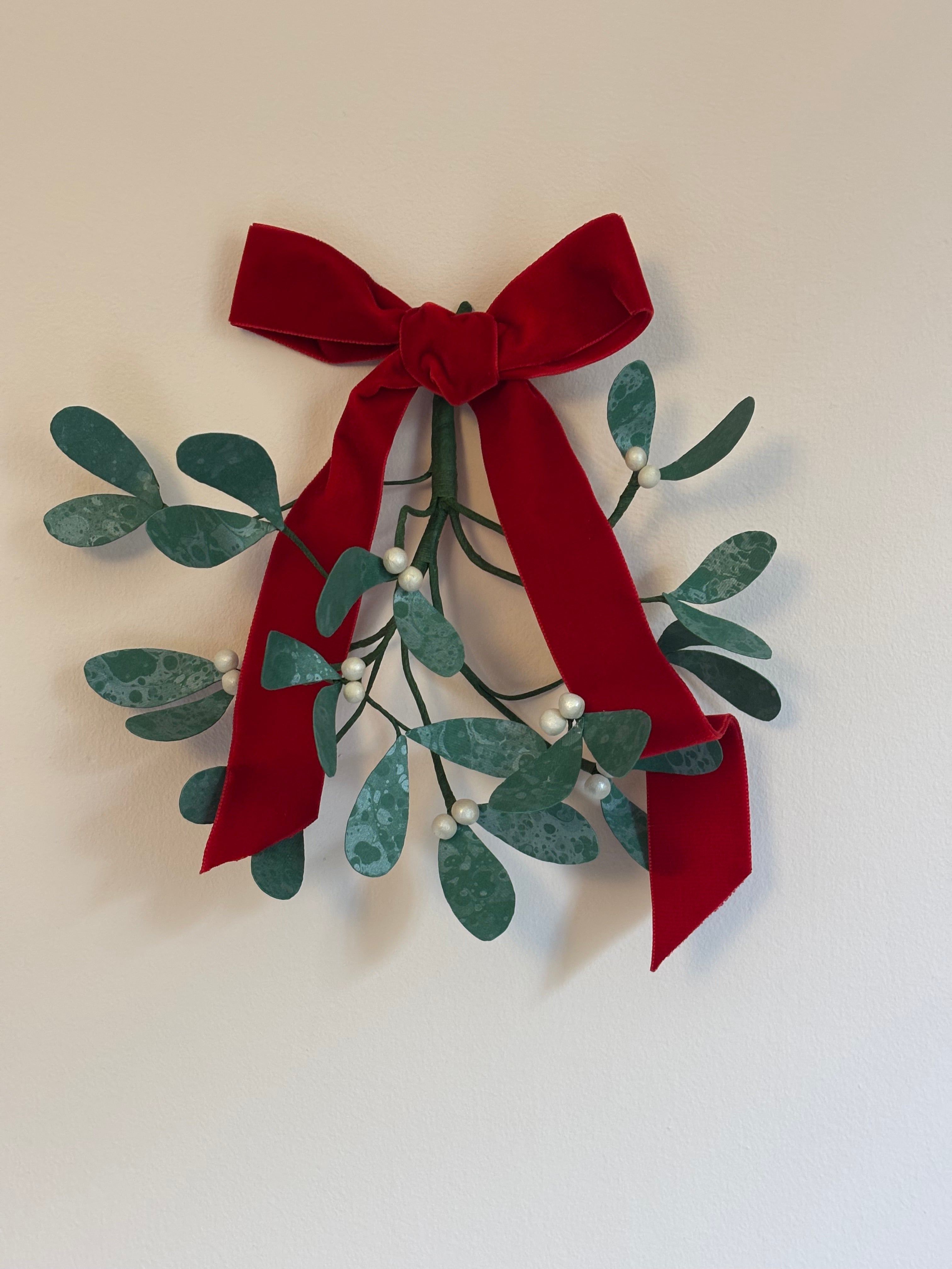 Paper Mistletoe (2506)